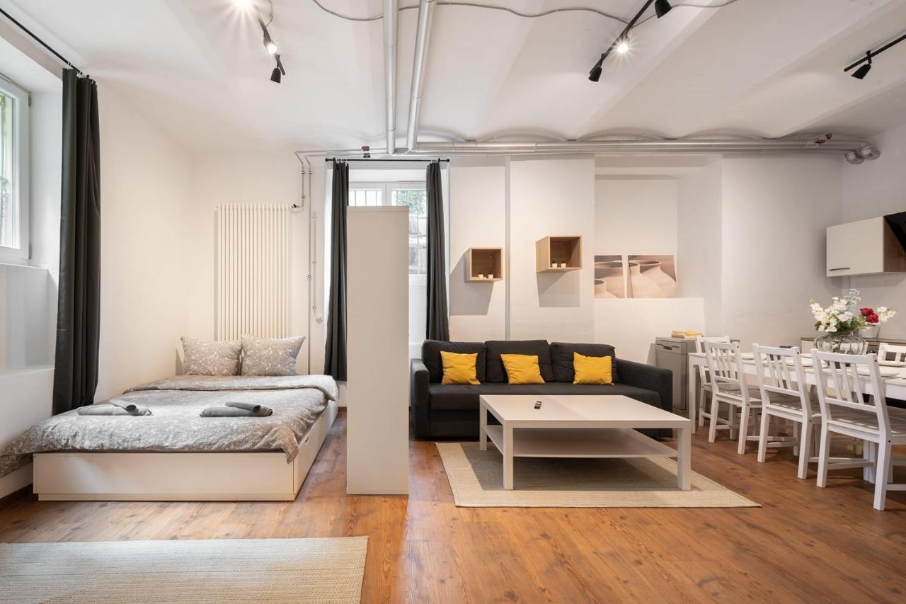 Apartment - 2 Bedroom With Great Kitchen *